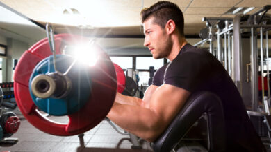 how-to-do-the-preacher-curl-for-building-bigger-biceps-–-breaking-muscle